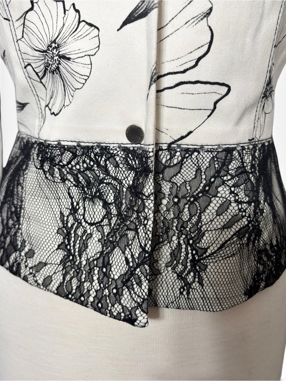 Alberto Makali Black & White Floral Lace Rhinestone Blazer Jacket Sz 6 - Picture 3 of 10